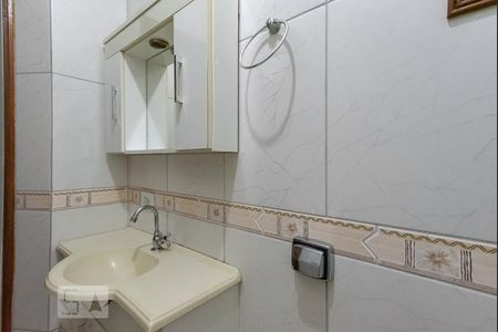 Casa à venda com 177m², 3 quartos e 2 vagasBanheiro