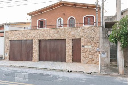 Casa à venda com 177m², 3 quartos e 2 vagasFachada