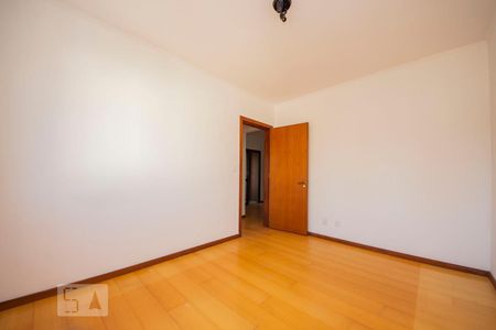 Quarto 1 de apartamento para alugar com 2 quartos, 70m² em Vila Ipiranga, Porto Alegre