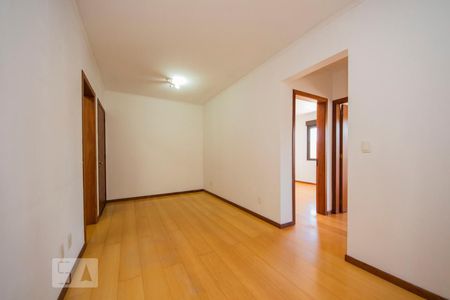 Sala  de apartamento para alugar com 2 quartos, 70m² em Vila Ipiranga, Porto Alegre