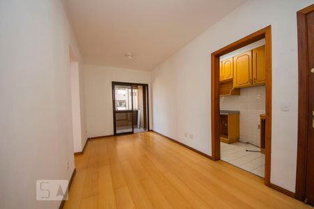 Sala  de apartamento para alugar com 2 quartos, 70m² em Vila Ipiranga, Porto Alegre