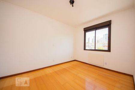 Quarto 1 de apartamento para alugar com 2 quartos, 70m² em Vila Ipiranga, Porto Alegre