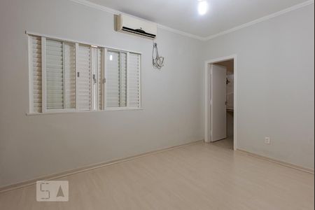 Suíte de casa à venda com 4 quartos, 320m² em Parque Industrial, Campinas