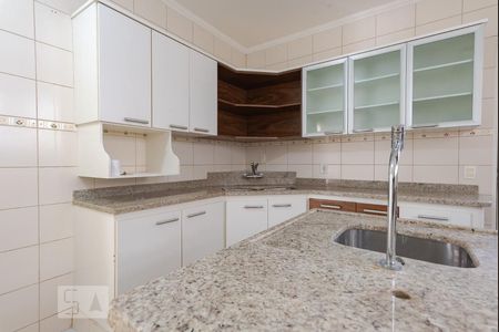 Casa à venda com 320m², 4 quartos e 4 vagasCozinha - Armários