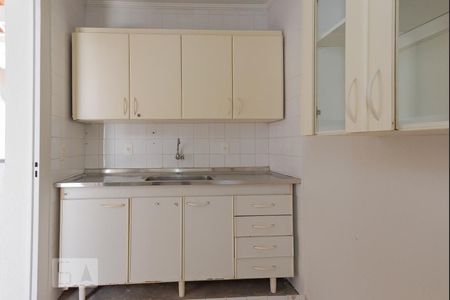 Casa à venda com 320m², 4 quartos e 4 vagasCozinha - Armários