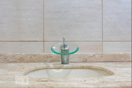 Casa à venda com 320m², 4 quartos e 4 vagasBanheiro da Suíte