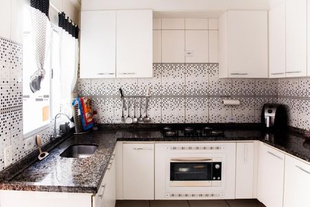 Casa para alugar com 300m², 3 quartos e 2 vagas Casa para alugar com 300m², 3 quartos e 2 vagasCozinha