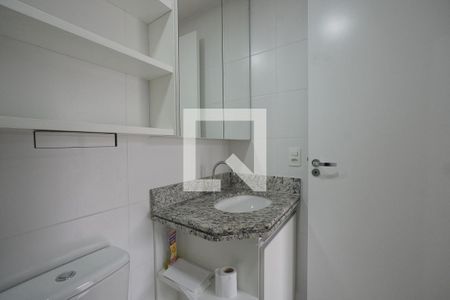 Banheiro Social de kitnet/studio para alugar com 1 quarto, 28m² em Liberdade, São Paulo