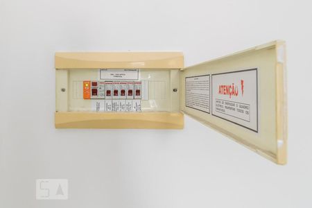 Quarto 1 - Quadro de luz de apartamento para alugar com 3 quartos, 55m² em Parada de Lucas, Rio de Janeiro