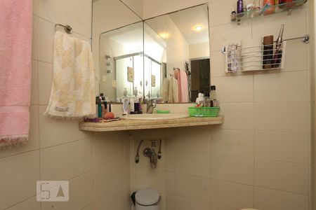 Apartamento à venda com 100m², 2 quartos e sem vagaBanheiro da Suíte