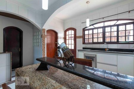 Casa à venda com 252m², 3 quartos e 2 vagas Casa à venda com 252m², 3 quartos e 2 vagasCozinha