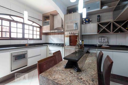 Casa à venda com 252m², 3 quartos e 2 vagas Casa à venda com 252m², 3 quartos e 2 vagasCozinha