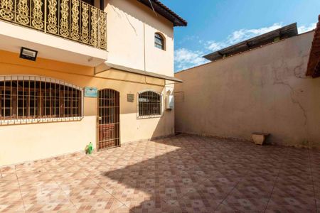 Casa à venda com 252m², 3 quartos e 2 vagas Casa à venda com 252m², 3 quartos e 2 vagasÁrea Externa