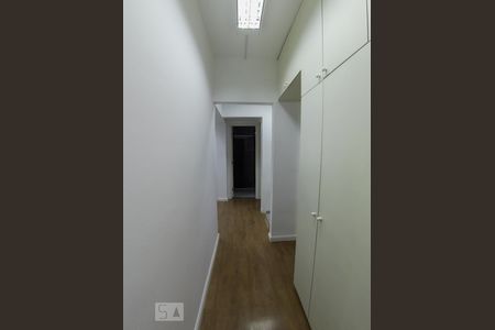 Casa à venda com 180m², 3 quartos e 2 vagasCorredor