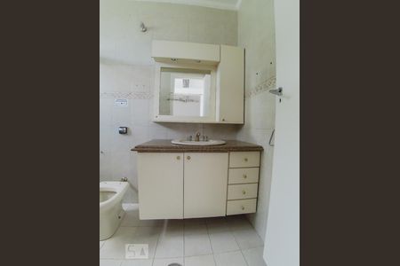 Casa à venda com 180m², 3 quartos e 2 vagasBanheiro da Suíte