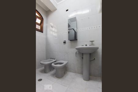 Casa à venda com 180m², 3 quartos e 2 vagasBanheiro