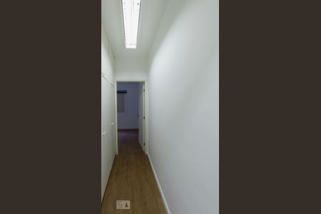 Casa à venda com 180m², 3 quartos e 2 vagasCorredor