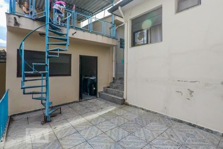 Casa à venda com 70m², 1 quarto e 1 vagaQuintal