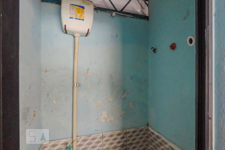 Banheiro na garagem de casa à venda com 1 quarto, 70m² em Vila Natália, São Paulo