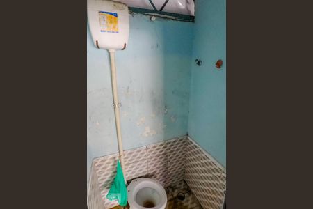 Banheiro na garagem de casa à venda com 1 quarto, 70m² em Vila Natália, São Paulo