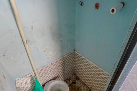 Banheiro na garagem de casa à venda com 1 quarto, 70m² em Vila Natália, São Paulo