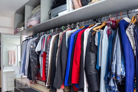 Apartamento à venda com 110m², 2 quartos e 2 vagas Apartamento à venda com 110m², 2 quartos e 2 vagasCloset