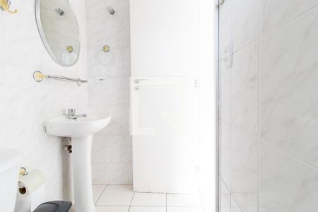 Banheiro de kitnet/studio para alugar com 1 quarto, 32m² em Prado Velho, Curitiba