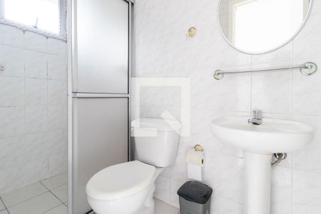 Banheiro de kitnet/studio para alugar com 1 quarto, 32m² em Prado Velho, Curitiba
