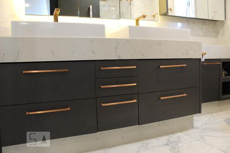 Banheiro da suíte  de kitnet/studio à venda com 1 quarto, 57m² em Alphaville Industrial, Barueri