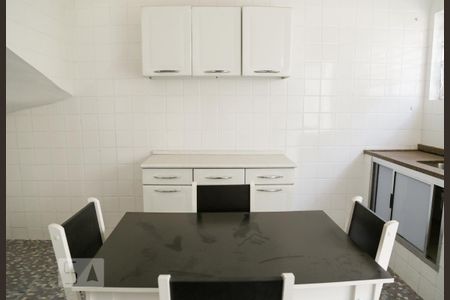 Casa de condomínio à venda com 130m², 2 quartos e 1 vaga Casa de condomínio à venda com 130m², 2 quartos e 1 vagaCozinha