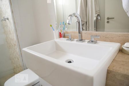 Apartamento para alugar com 70m², 2 quartos e 1 vaga Apartamento para alugar com 70m², 2 quartos e 1 vagaBanheiro da Suíte