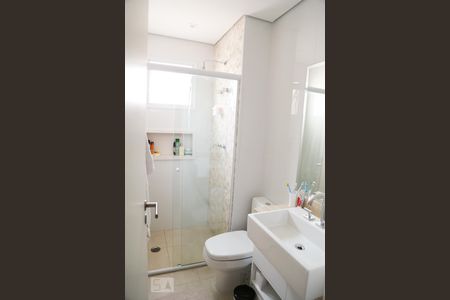 Apartamento para alugar com 70m², 2 quartos e 1 vaga Apartamento para alugar com 70m², 2 quartos e 1 vagaBanheiro da Suíte