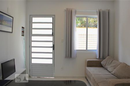 Sala de apartamento para alugar com 1 quarto, 45m² em Vargem Pequena, Rio de Janeiro