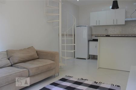 Sala de apartamento para alugar com 1 quarto, 45m² em Vargem Pequena, Rio de Janeiro