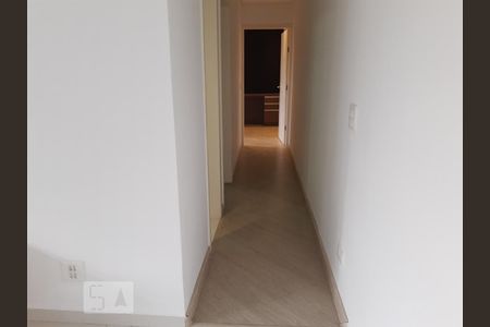 Corredor de acesso vista contrária da sala para os quartos  de apartamento para alugar com 2 quartos, 90m² em Tucuruvi, São Paulo