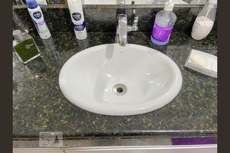 Apartamento à venda com 60m², 2 quartos e 1 vaga Apartamento à venda com 60m², 2 quartos e 1 vagaBanheiro