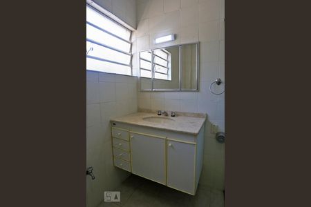 Casa à venda com 182m², 3 quartos e 2 vagasBanheiro do Corredor