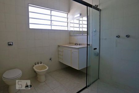 Casa à venda com 182m², 3 quartos e 2 vagasBanheiro do Corredor
