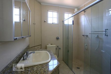 Casa à venda com 182m², 3 quartos e 2 vagasBanheiro da Suíte