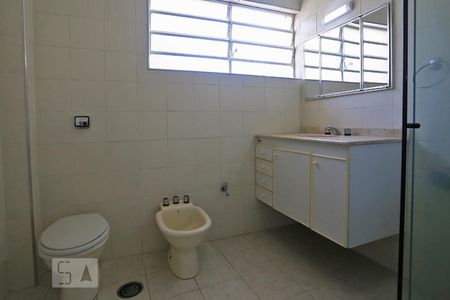 Casa à venda com 182m², 3 quartos e 2 vagasBanheiro do Corredor