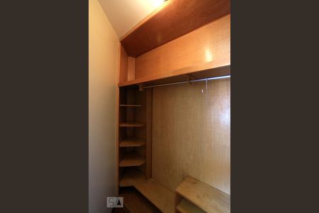 Casa à venda com 182m², 3 quartos e 2 vagasCloset da Suíte