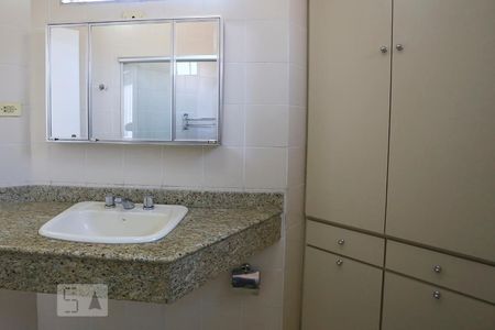 Casa à venda com 182m², 3 quartos e 2 vagasBanheiro da Suíte