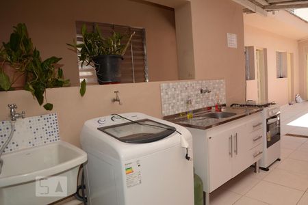 Área Externa de kitnet/studio para alugar com 1 quarto, 30m² em Vila Santa Luzia, Taboão da Serra