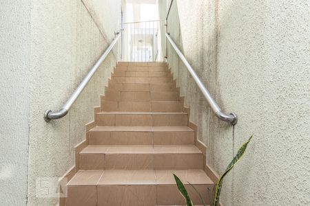 Casa à venda com 235m², 5 quartos e 2 vagas Casa à venda com 235m², 5 quartos e 2 vagasEscada de acesso