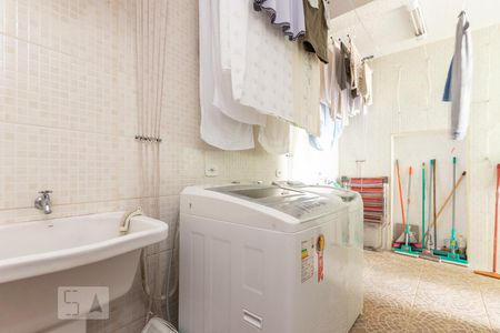 Casa à venda com 235m², 5 quartos e 2 vagas Casa à venda com 235m², 5 quartos e 2 vagasÁrea de serviço