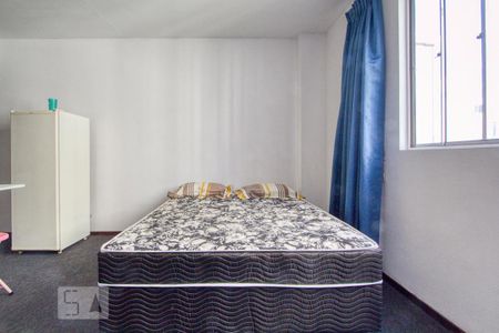 Quarto de kitnet/studio para alugar com 1 quarto, 30m² em Centro, Curitiba
