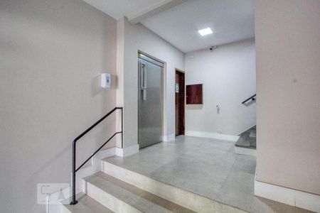 Área comum - Portaria de kitnet/studio para alugar com 1 quarto, 30m² em Centro, Curitiba