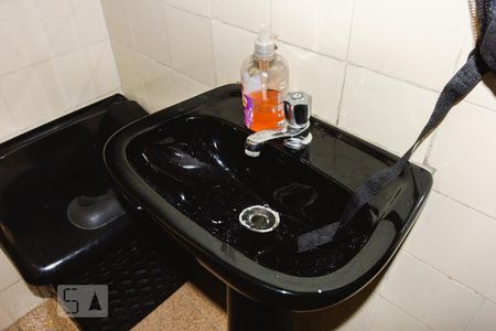 Casa à venda com 554m², 8 quartos e sem vagaCasa 04 - Banheiro 01 Pia