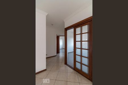 Corredor de apartamento para alugar com 3 quartos, 110m² em Jardim Vila Galvão, Guarulhos