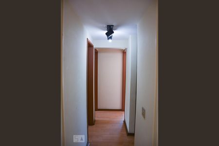 Corredor de apartamento para alugar com 3 quartos, 120m² em Laranjeiras, Rio de Janeiro